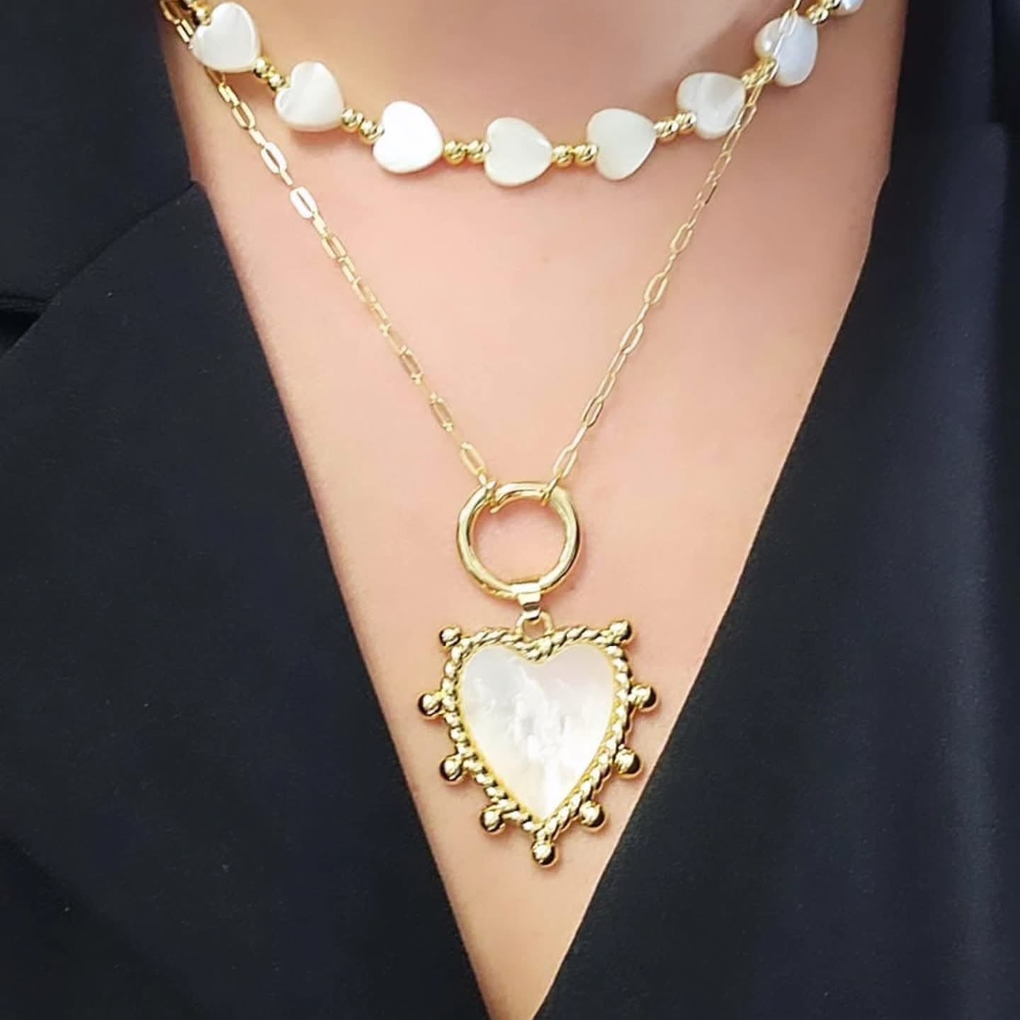 Collar Largo Corazón Blanco Perla Tornasol 🤍