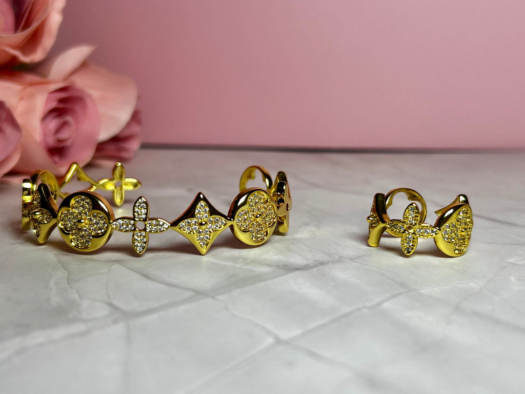 Anillo y Brazalete Royal Dorado Ajustable ✨