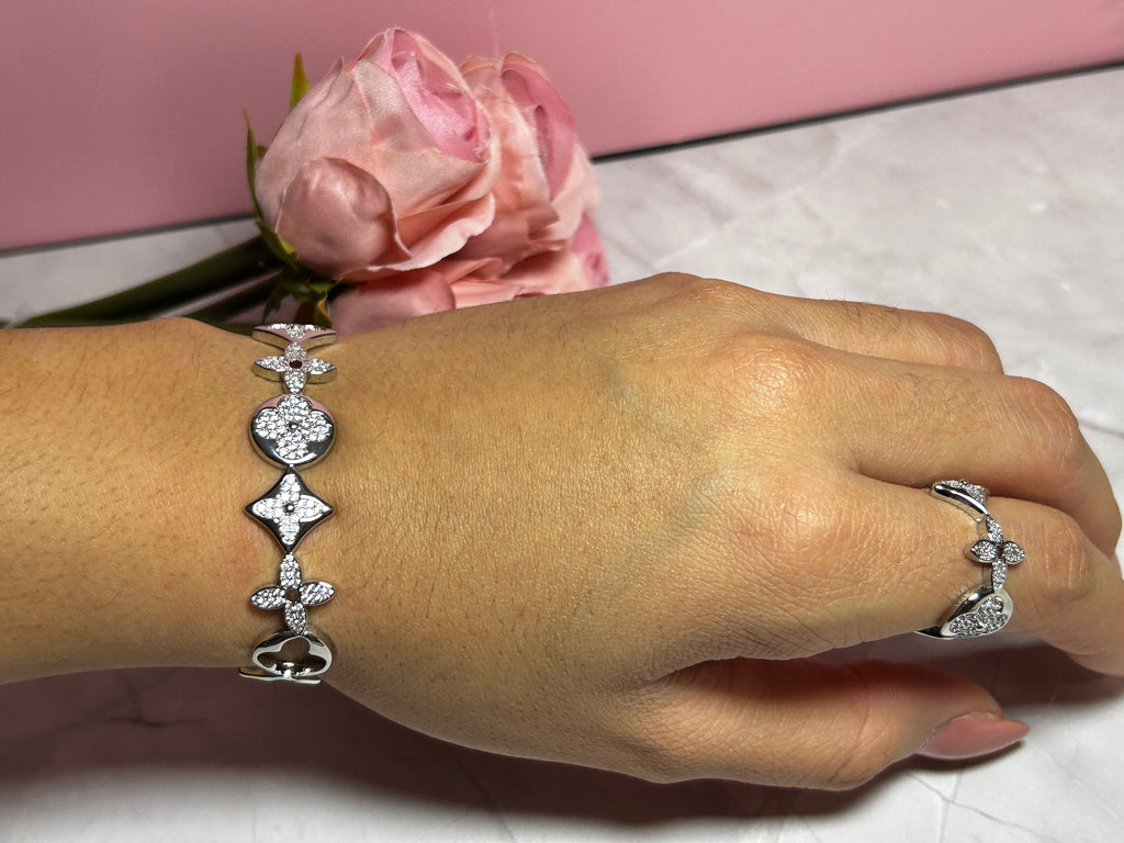 Anillo y Brazalete Royal Plateado Ajustable ✨