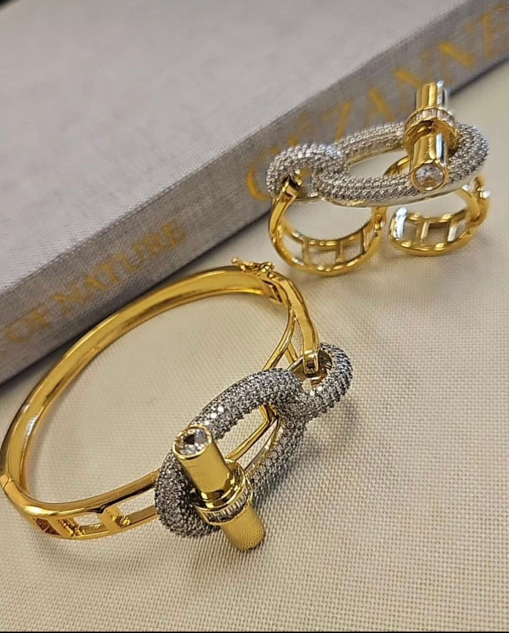 Titán Glow Brazalete y Anillo Doble Dedo