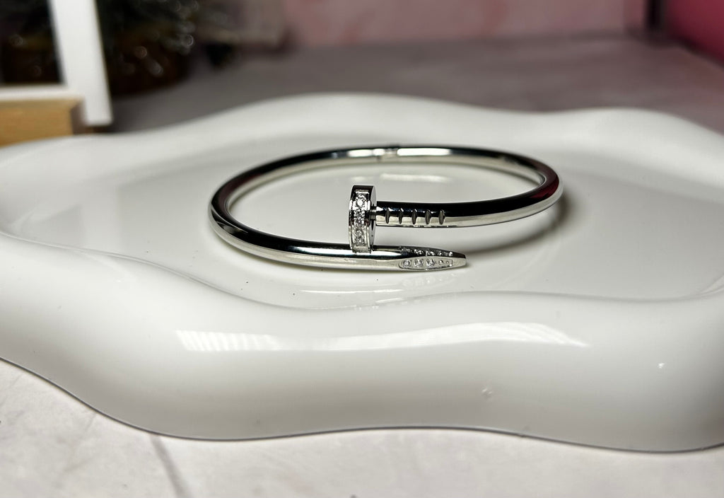 Brazalete Clavo Dorado Inspiración Cartier