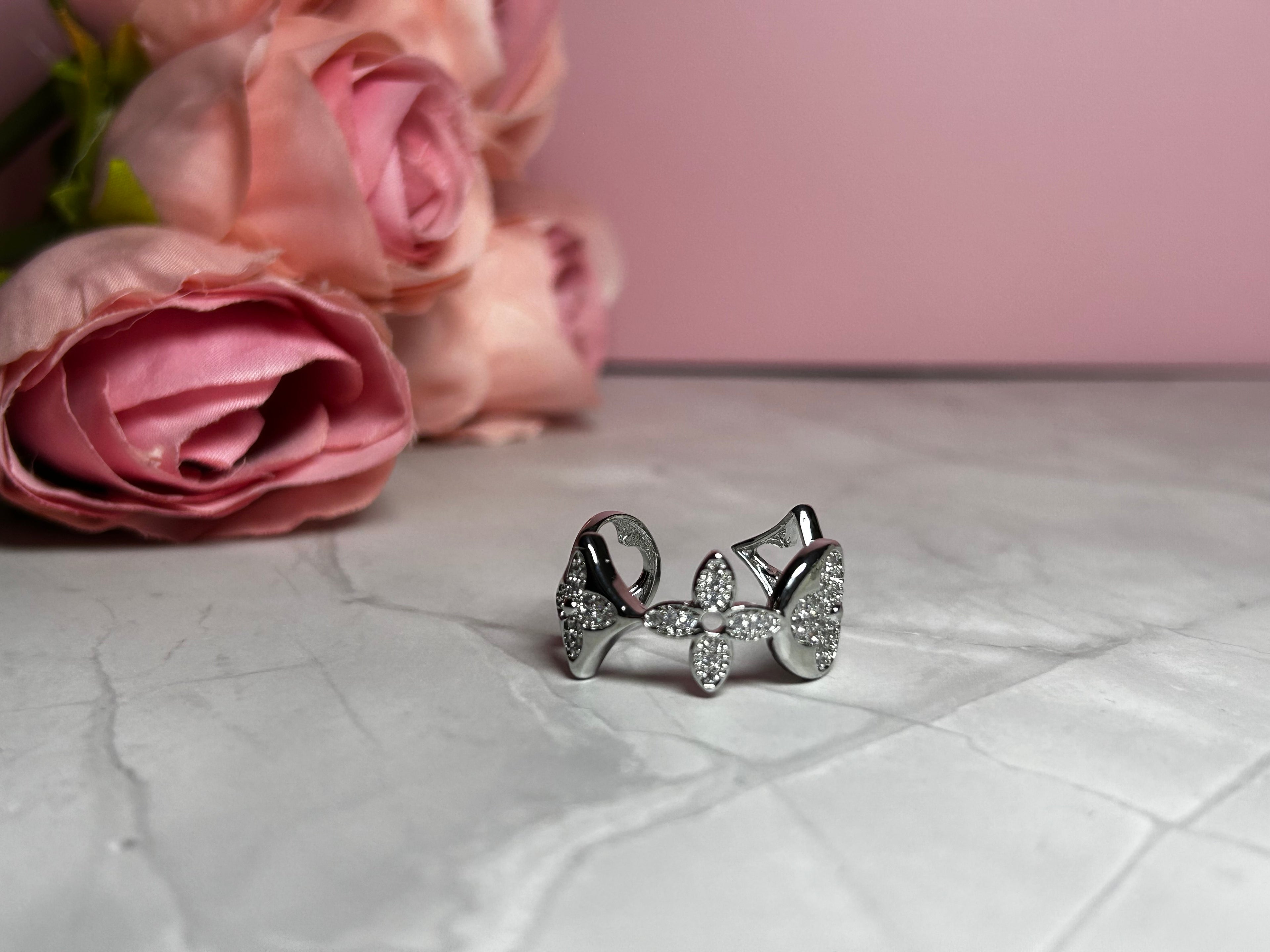 Anillo y Brazalete Royal Plateado Ajustable ✨