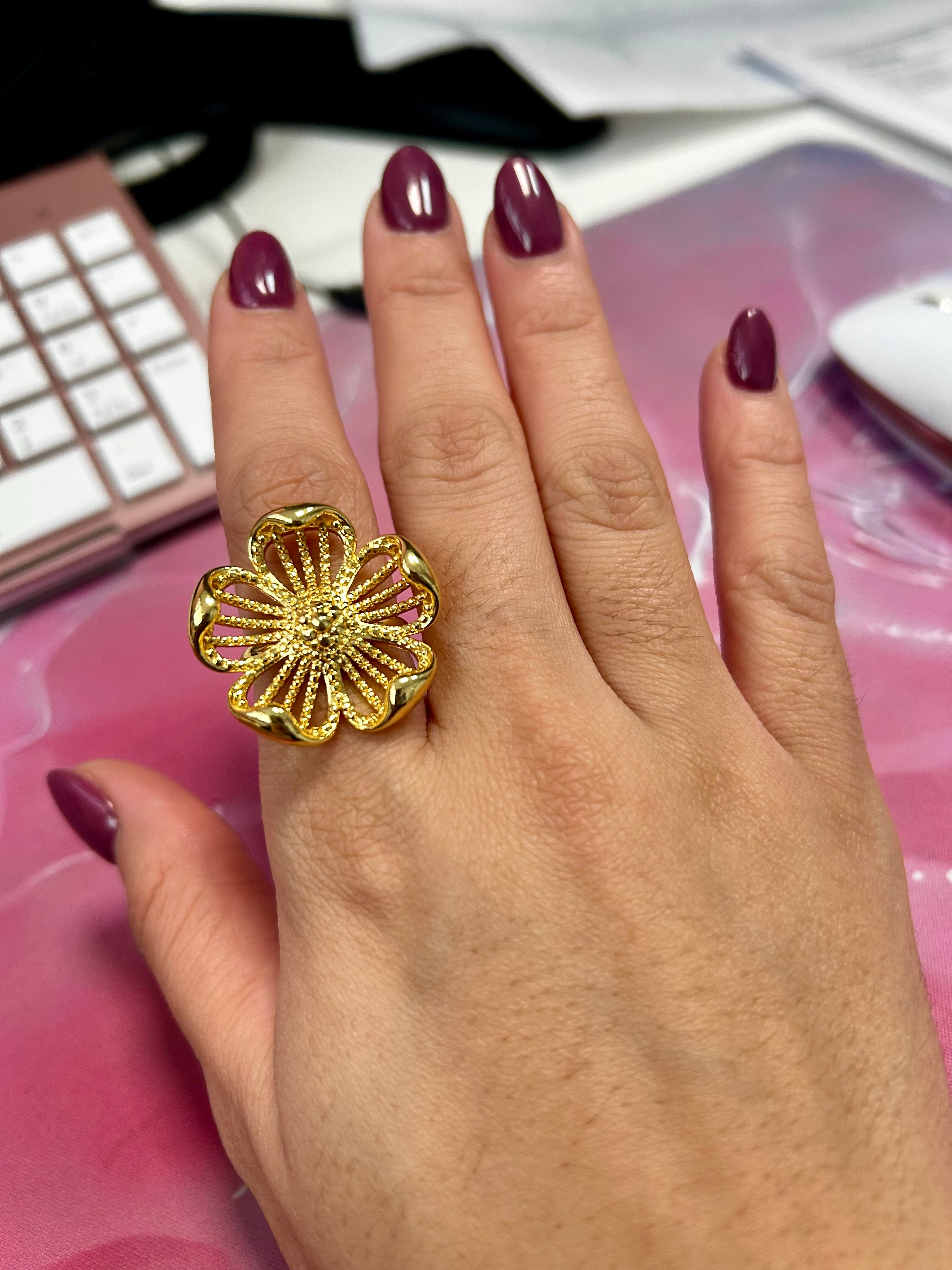Anillo Flor ✨ Dorado o Plateado