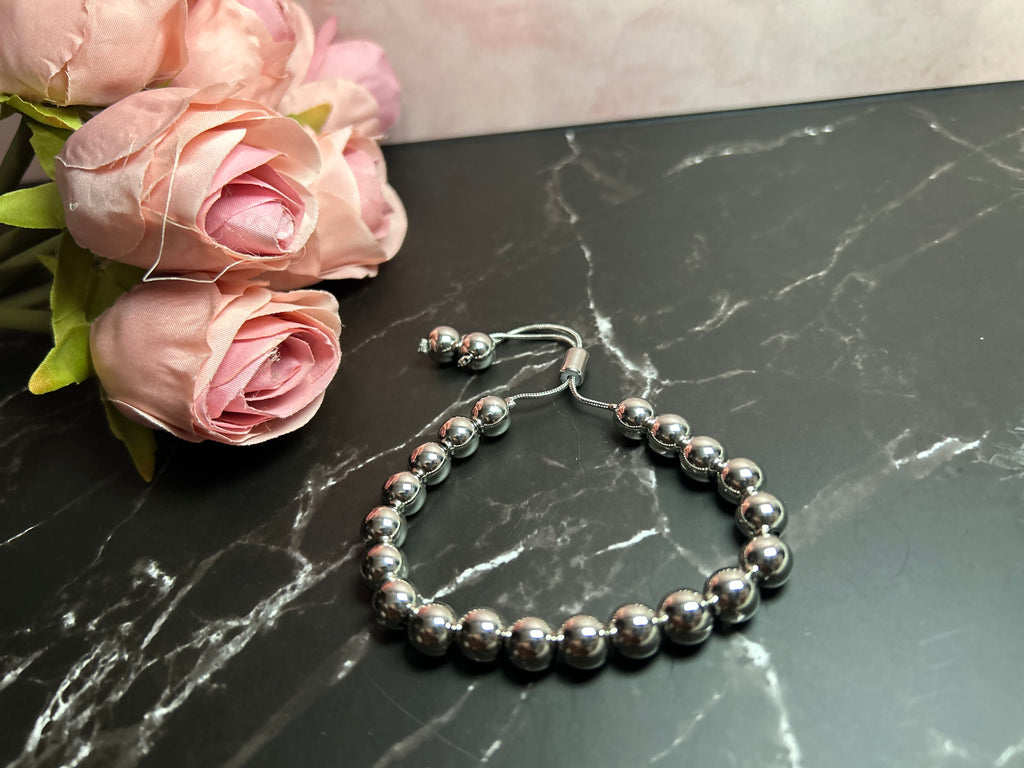 2 Brazaletes Plateado Bolines y Piedras asimetrías con perla. Son pesadas ✨