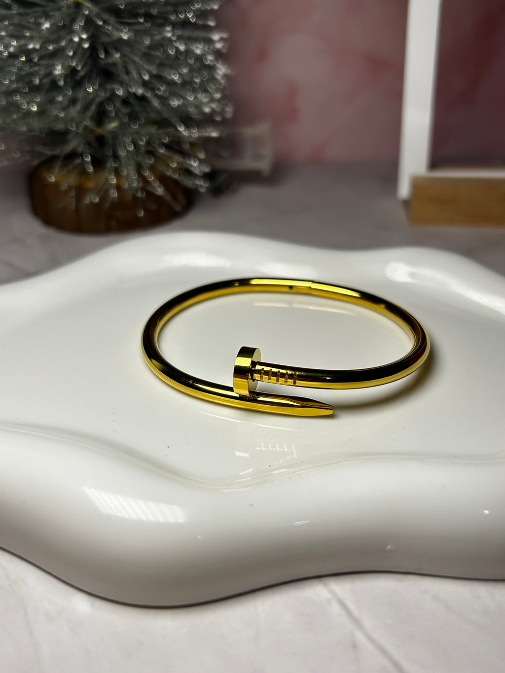 Brazalete Clavo Dorado Inspiración Cartier