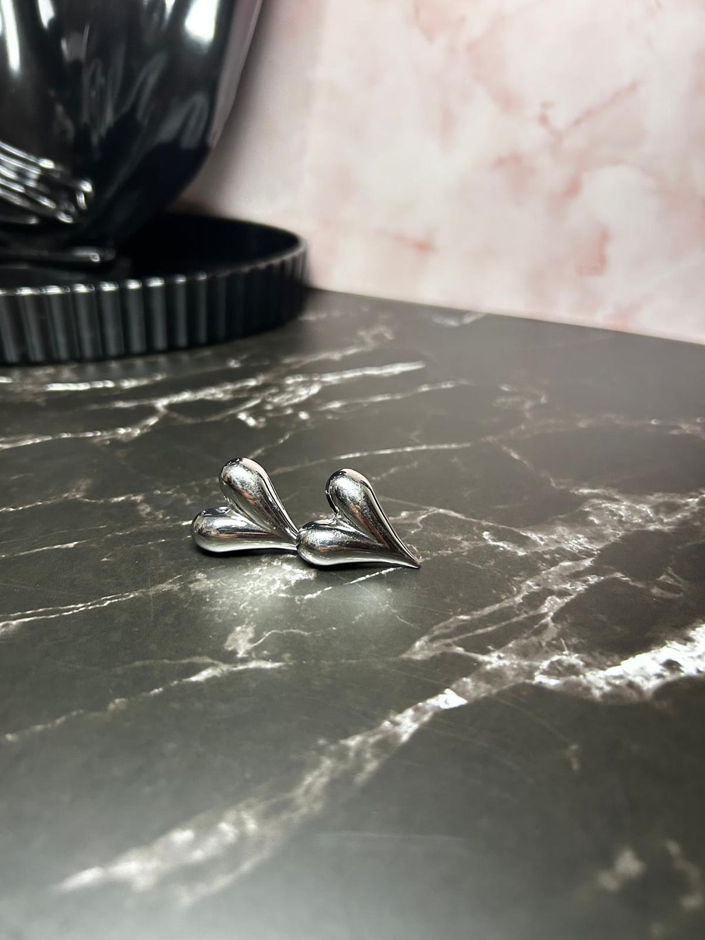 Aretes Corazón Plateado ✨