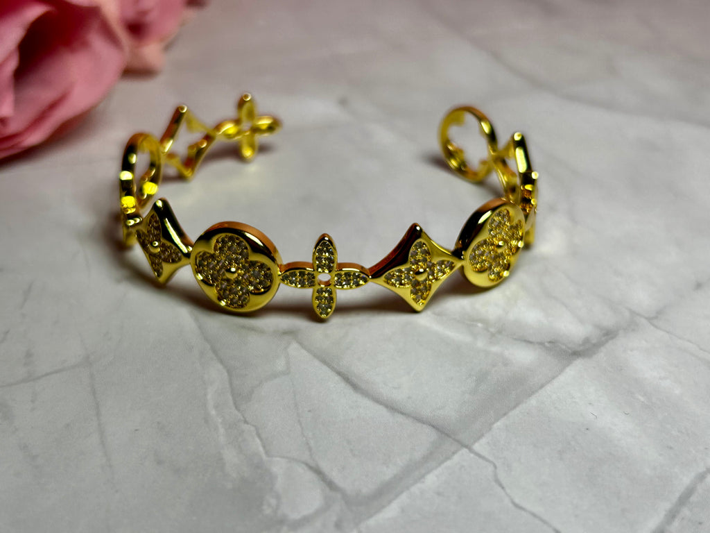 Anillo y Brazalete Royal Dorado Ajustable ✨