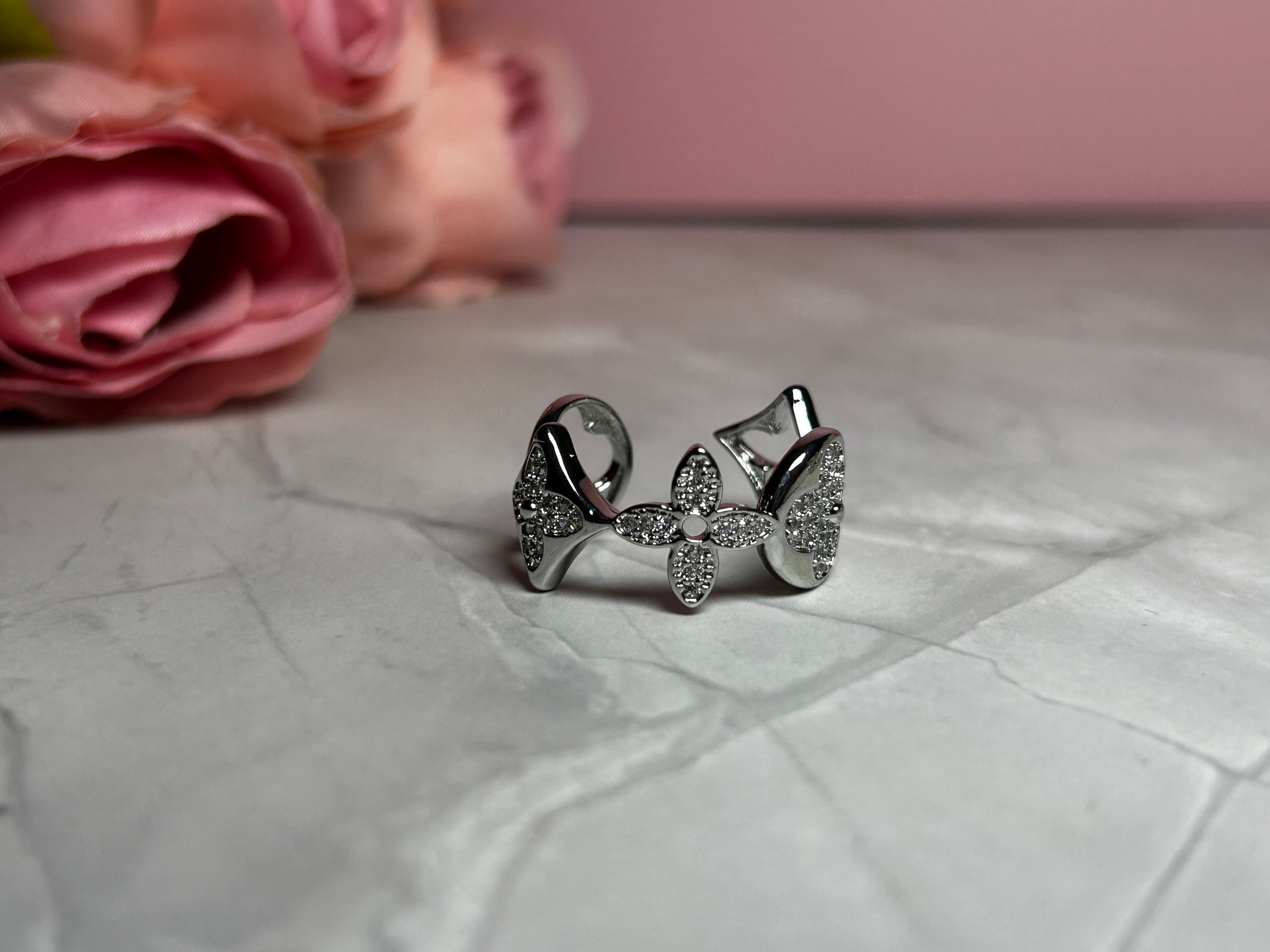 Anillo y Brazalete Royal Plateado Ajustable ✨