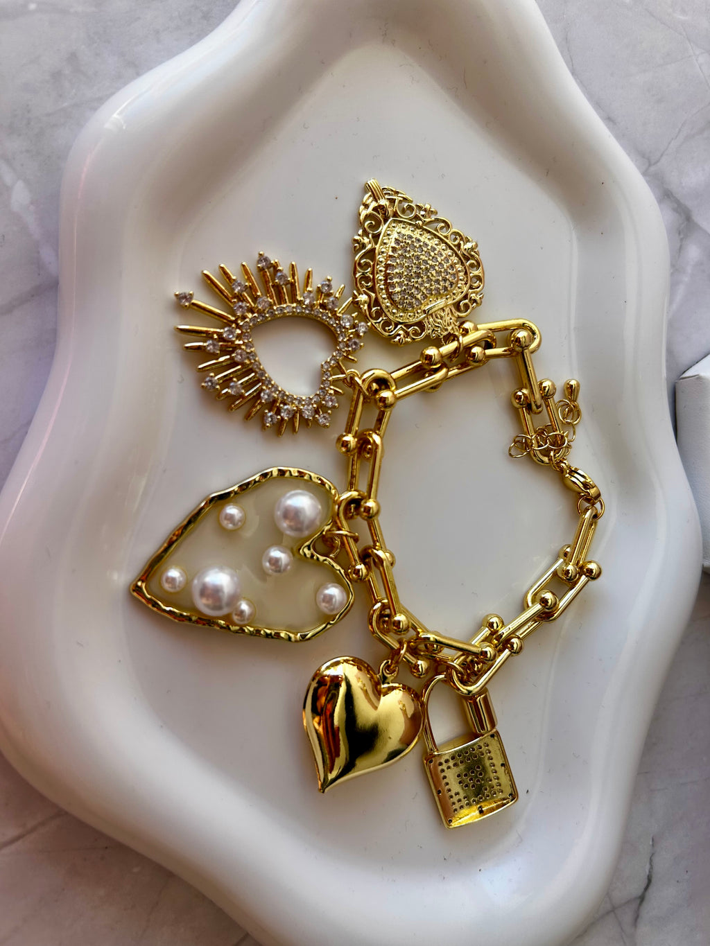 Set Brazalete Golden Hearts Luxe 2 Versión ✨