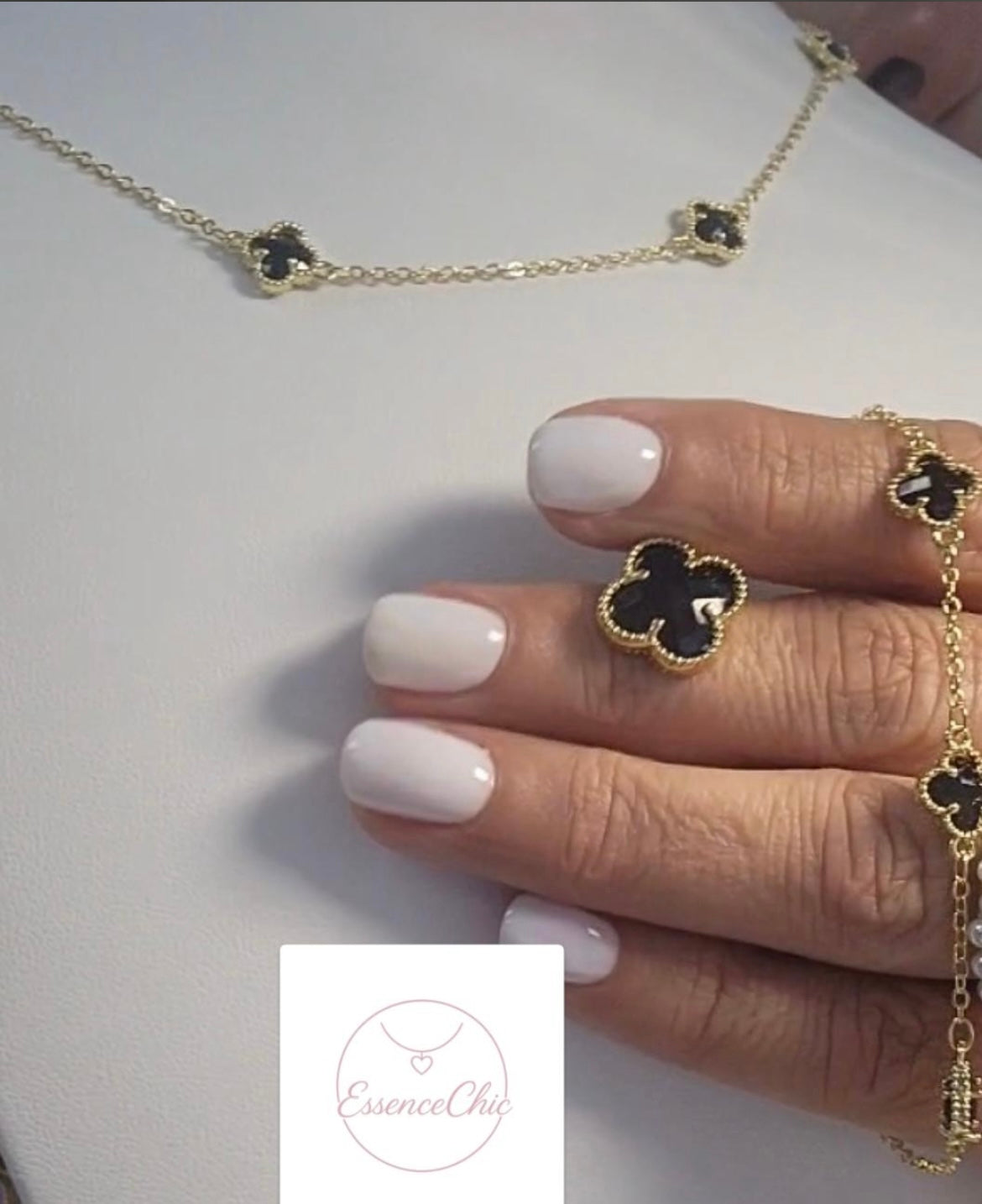 Set Collar, Aretes y brazalete Trébol Negro En Cristal ✨