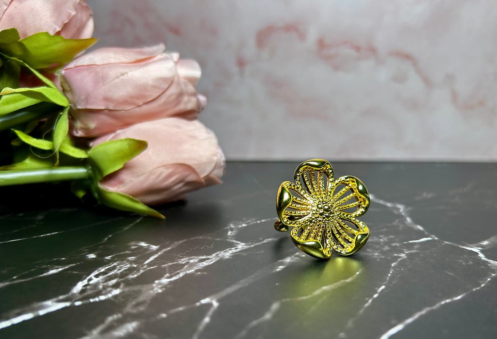 Anillo Flor ✨ Dorado o Plateado