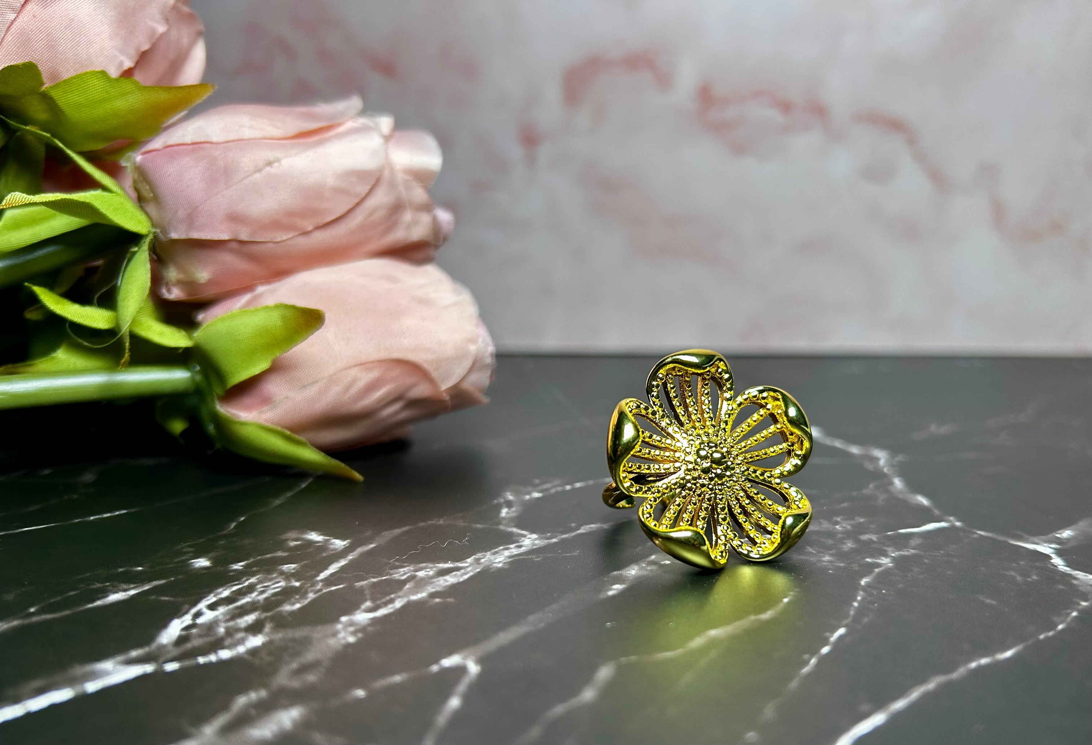 Anillo Flor ✨ Dorado o Plateado