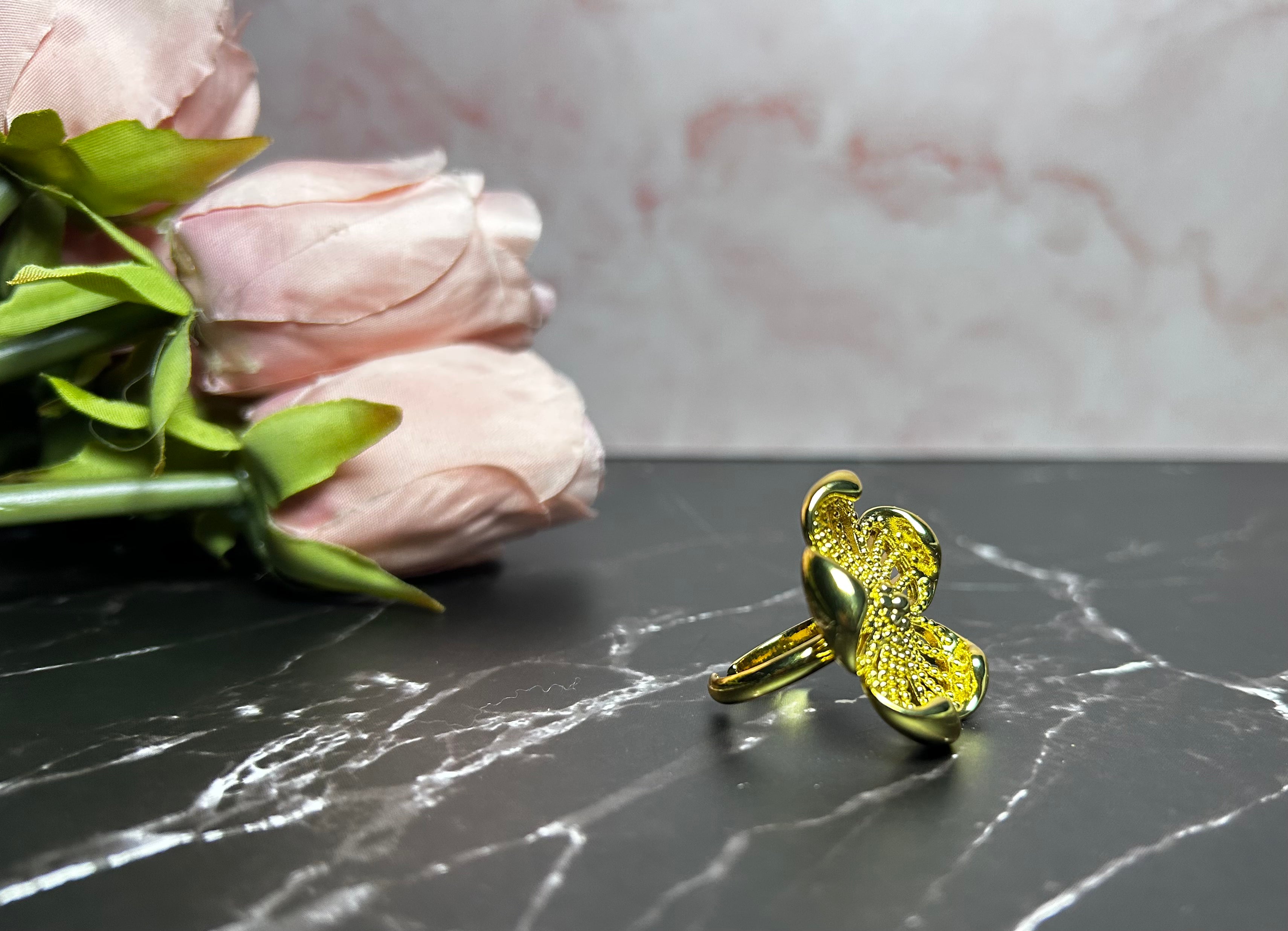 Anillo Flor ✨ Dorado o Plateado