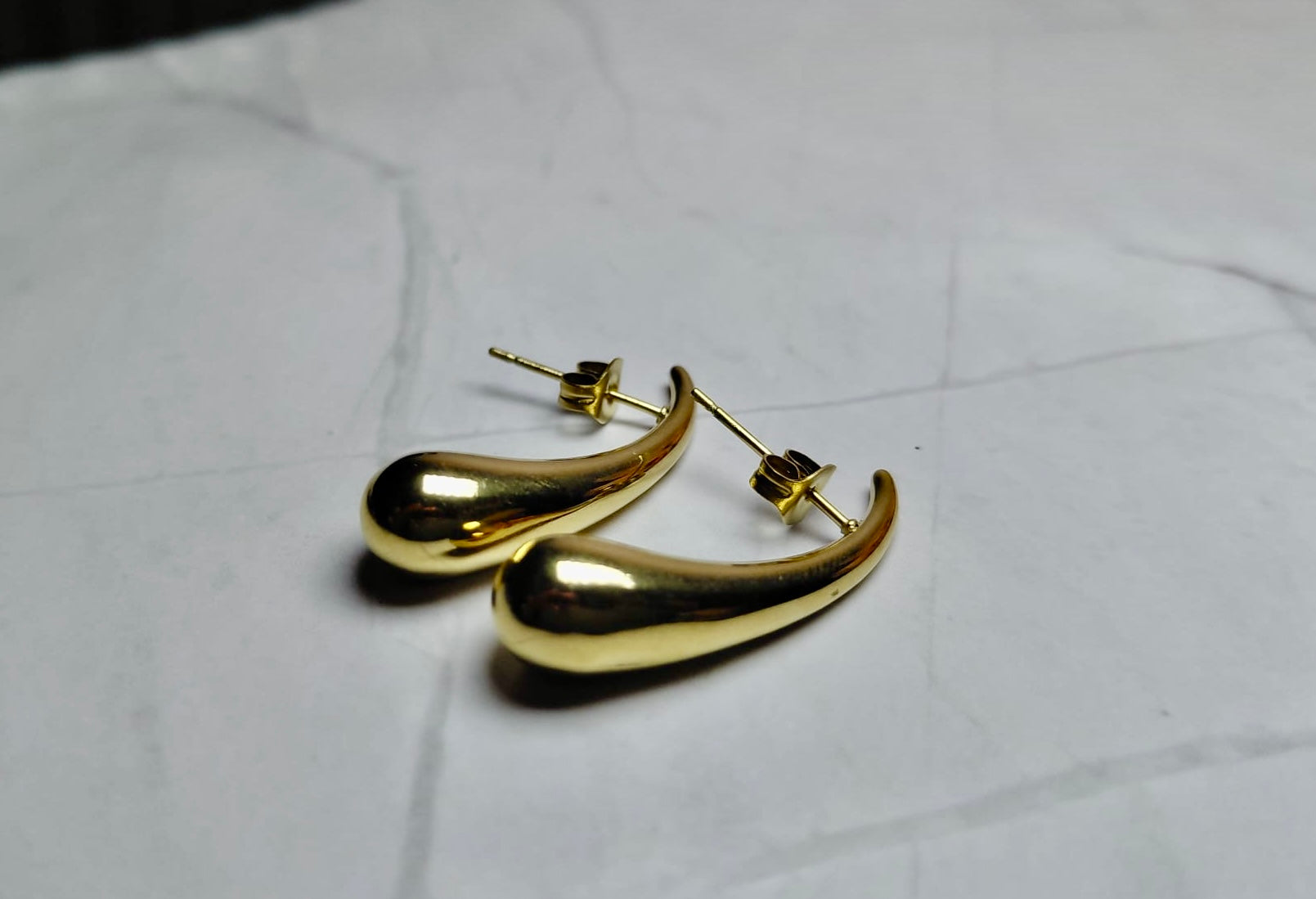 Aretes de Gota Alargada Dorada