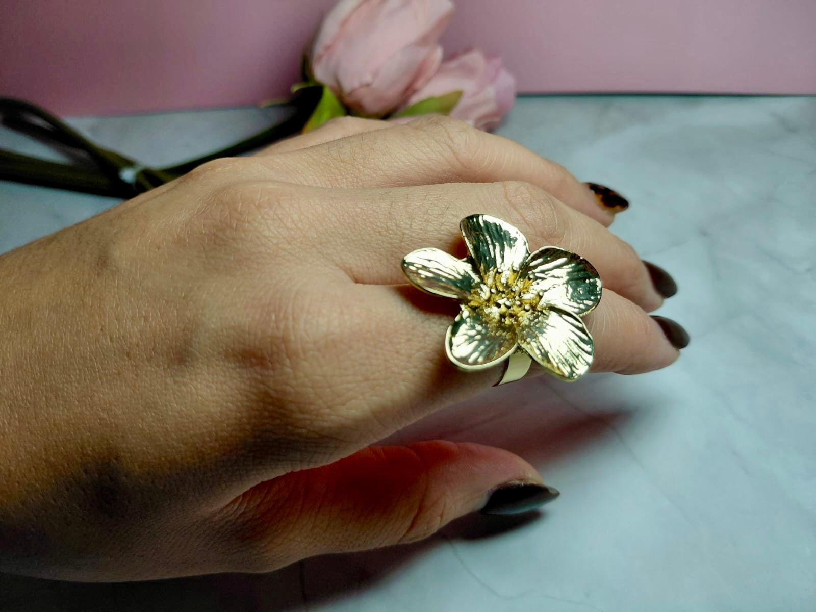 Set Brazalete y Anillo Solido Flores Color Oro ✨