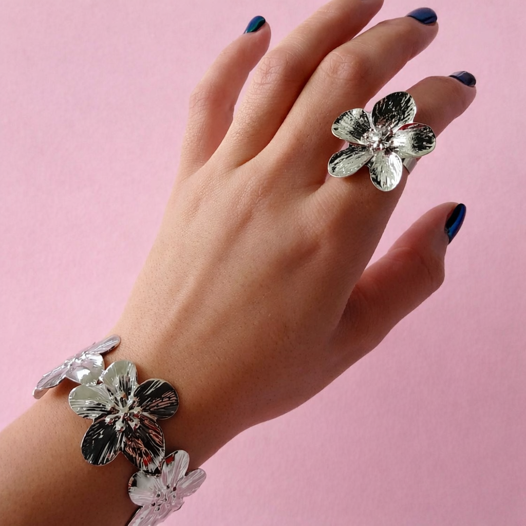 Set Brazalete y Anillo Flores Sólido Plateado ✨