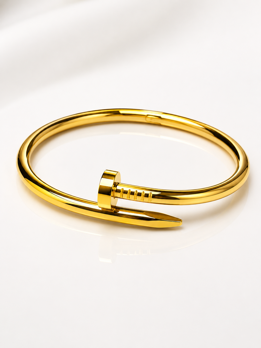 Brazalete Clavo Dorado Inspiración Cartier
