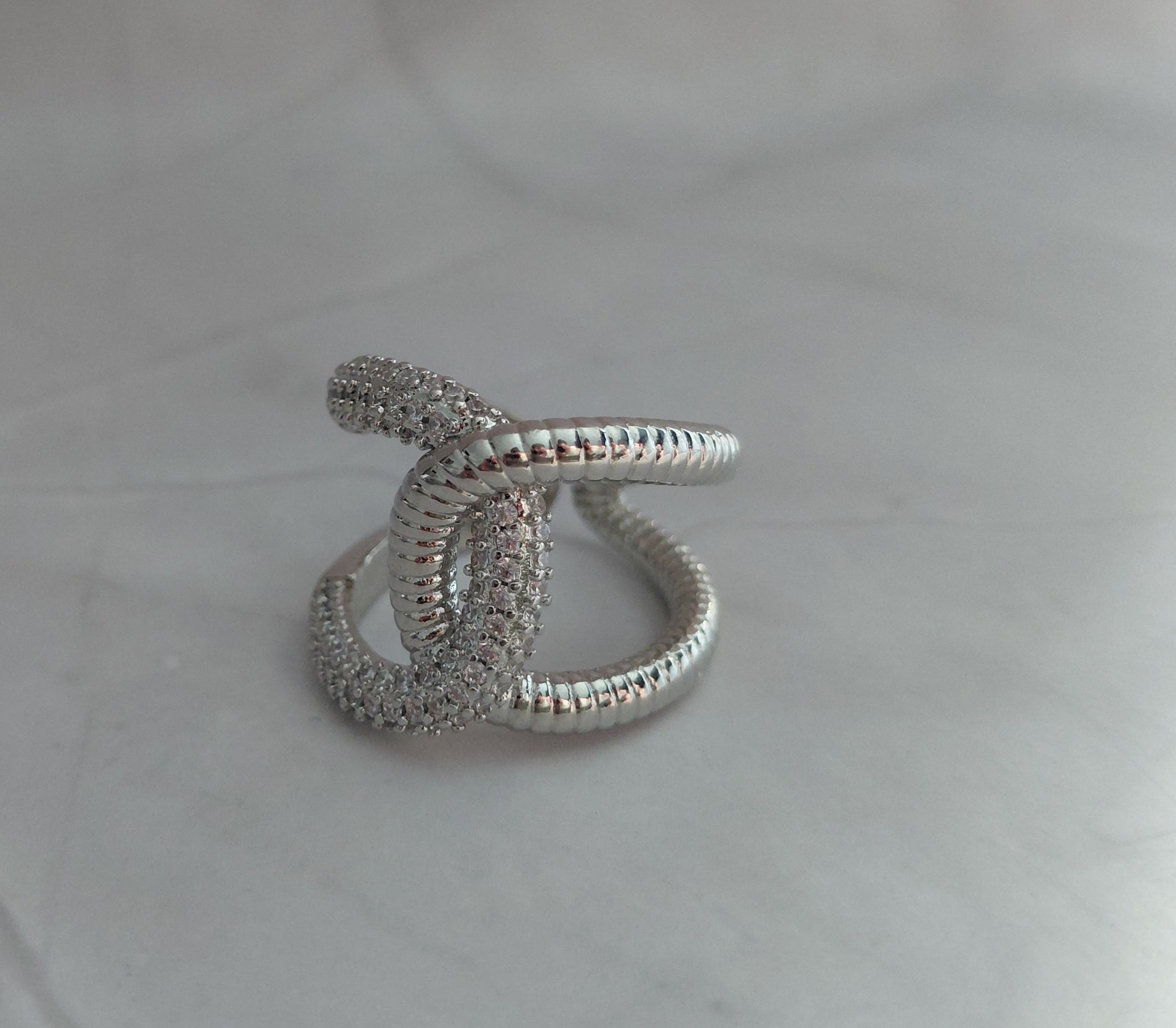Anillo Enlace Brillante Plateado